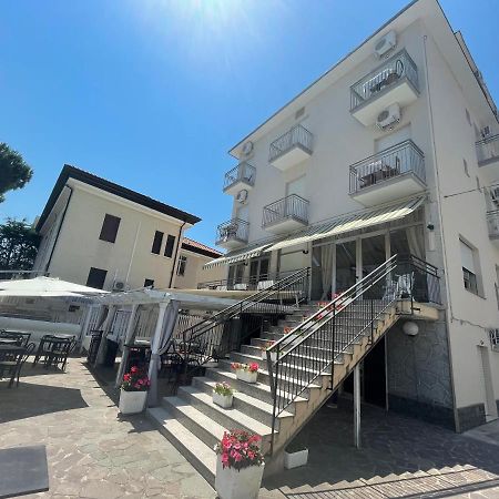 Hotel moroni Rimini Esterno foto