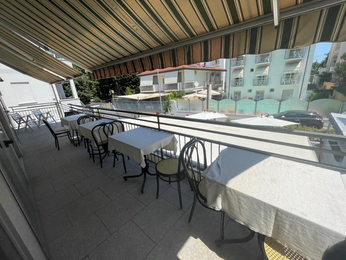 Hotel moroni Rimini Esterno foto