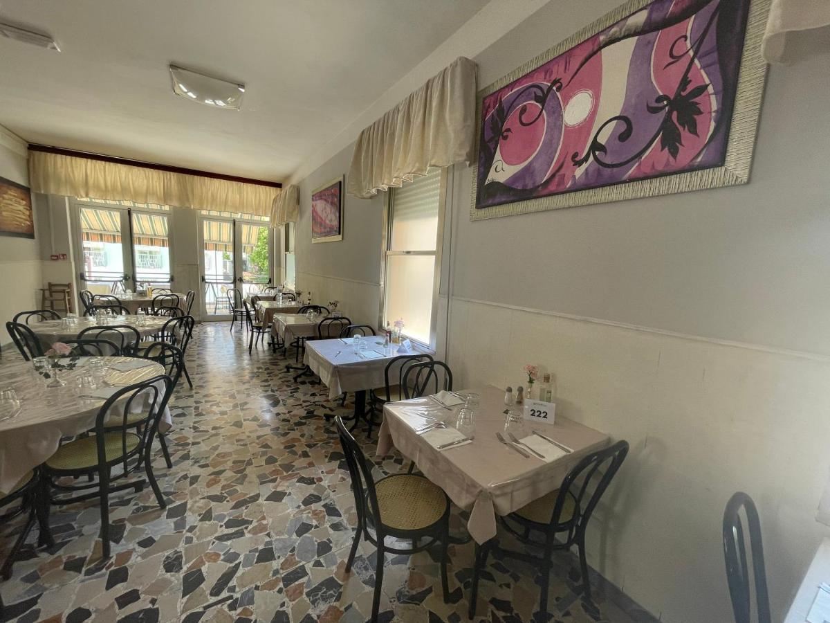 Hotel moroni Rimini Esterno foto