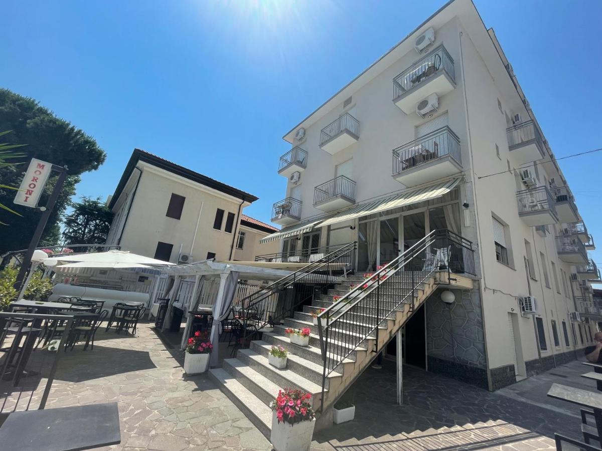 Hotel moroni Rimini Esterno foto