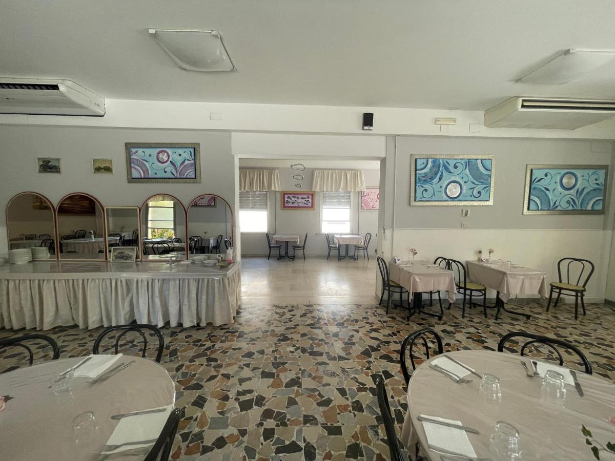 Hotel moroni Rimini Esterno foto