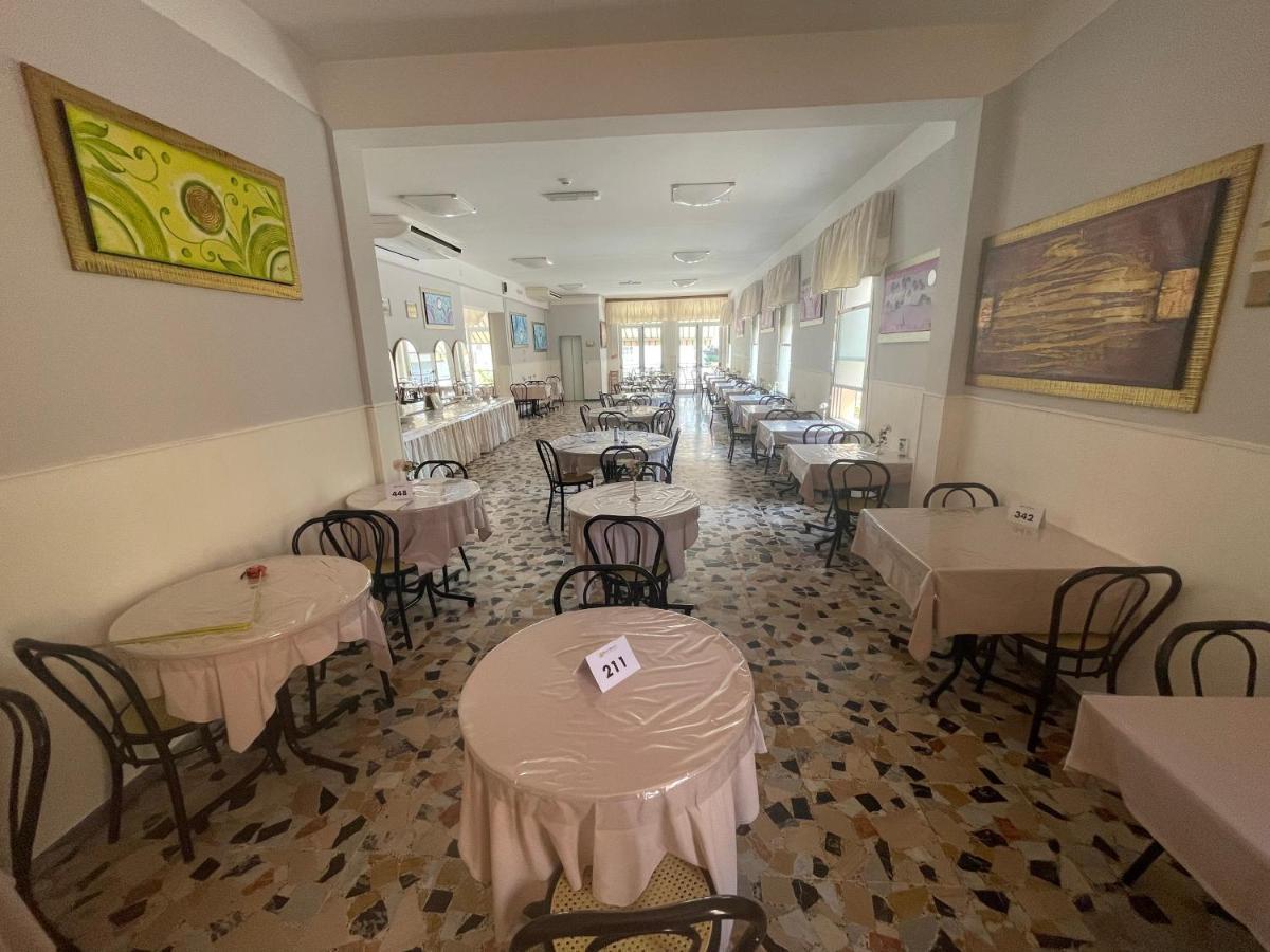 Hotel moroni Rimini Esterno foto