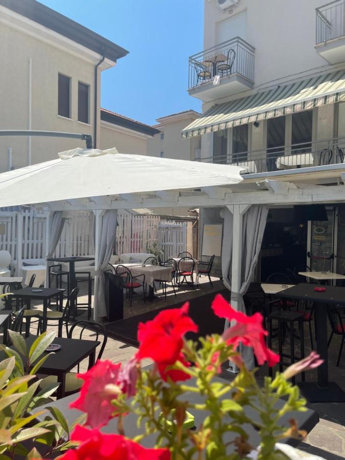 Hotel moroni Rimini Esterno foto