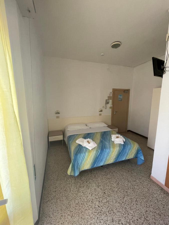 Hotel moroni Rimini Esterno foto