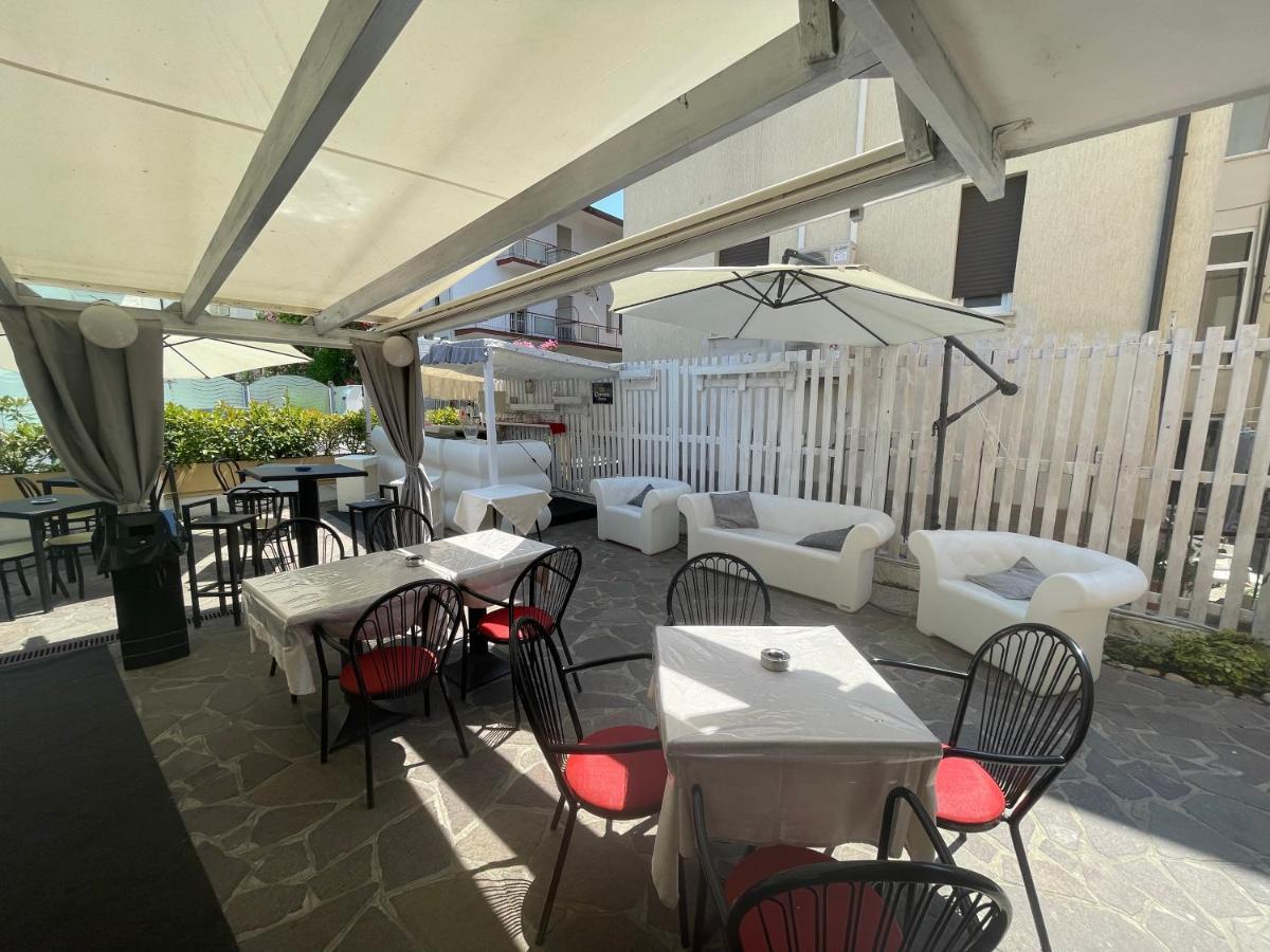 Hotel moroni Rimini Esterno foto