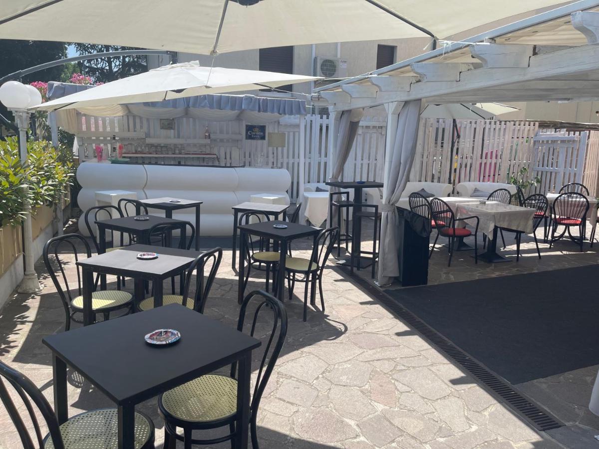 Hotel moroni Rimini Esterno foto